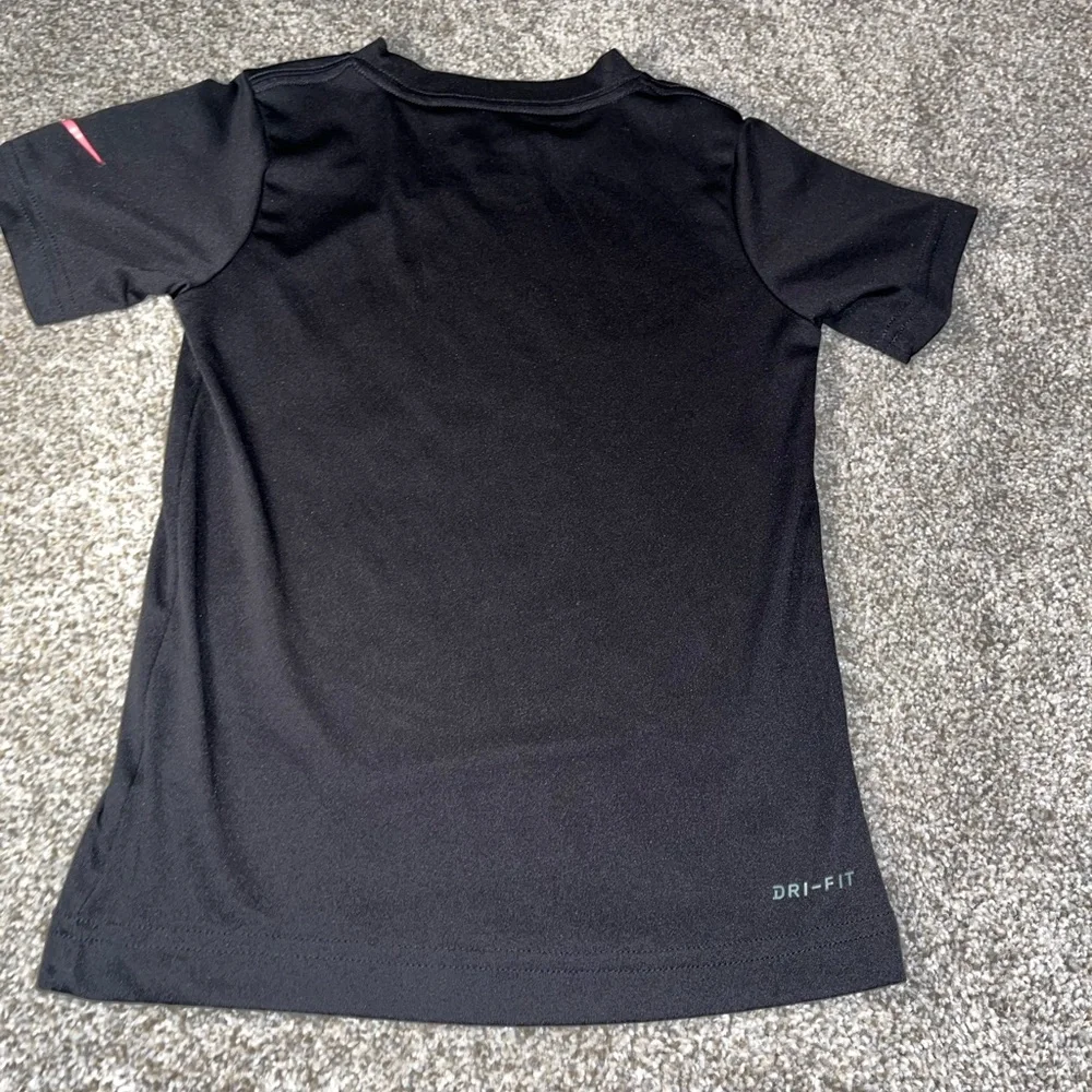 Nike Kids‎ Black and Pink Graphic Tee
